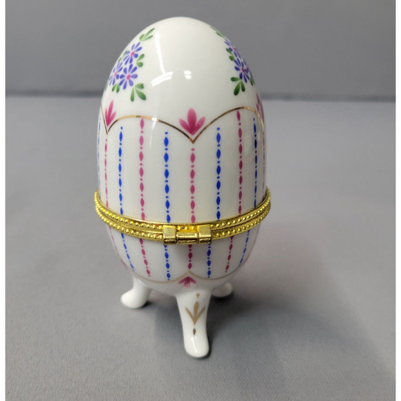 Porcelain Footed Hinge Trinket Decorated Egg Floral White Pink Purple 3.75" x 2" - Picture 4 of 12